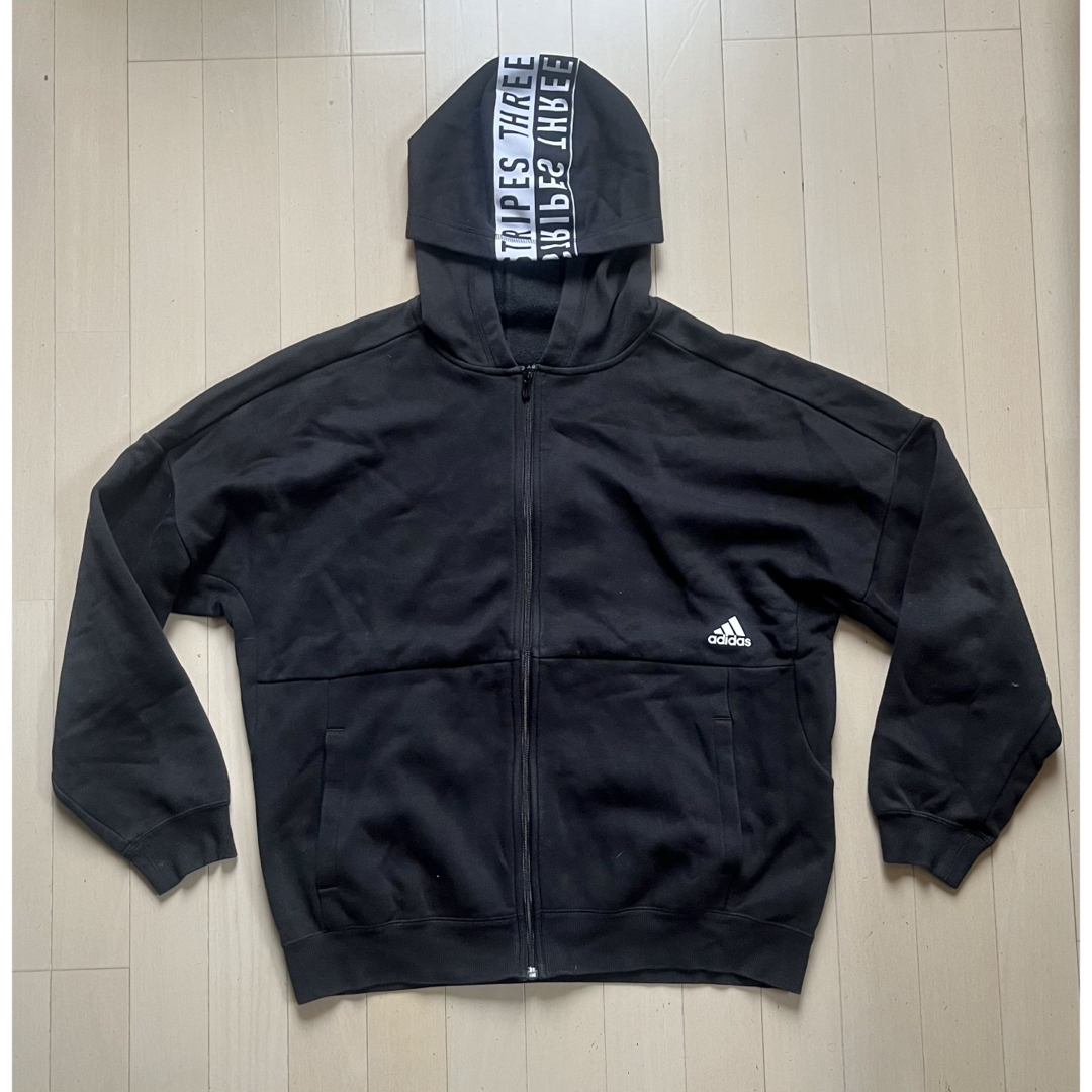 adidas(アディダス)のadidas PAKAIAN zip hoodie size L スポーツ/アウトドアのトレーニング/エクササイズ(トレーニング用品)の商品写真