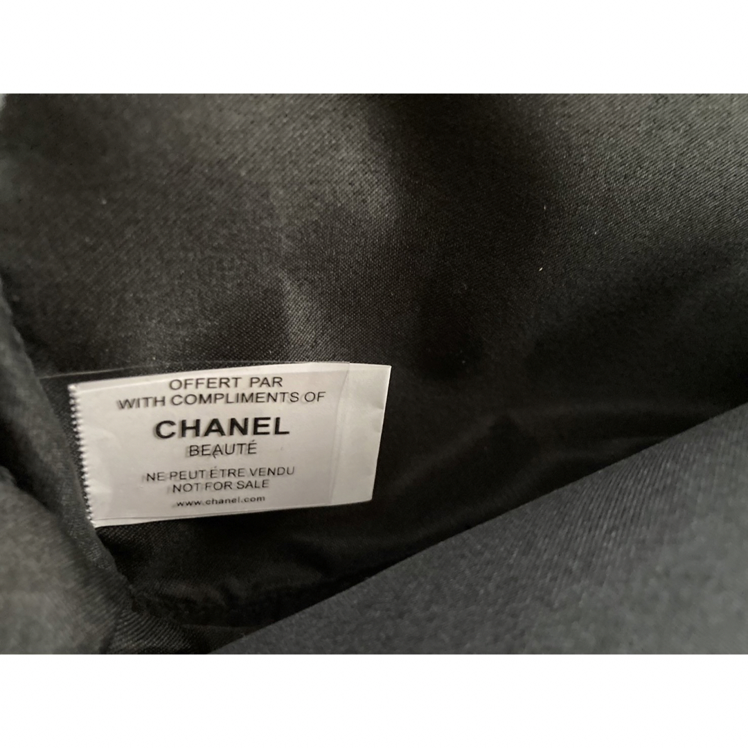 CHANEL(シャネル)の【CHANEL】シャネル ノベルティポーチ ラメ入りブラック【新品未使用】 レディースのファッション小物(ポーチ)の商品写真