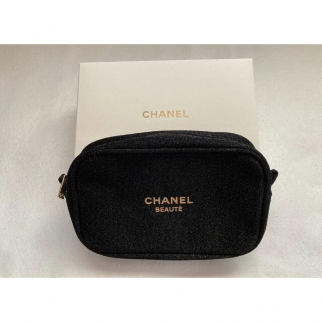 CHANEL(シャネル)の【CHANEL】シャネル ノベルティポーチ ラメ入りブラック【新品未使用】 レディースのファッション小物(ポーチ)の商品写真