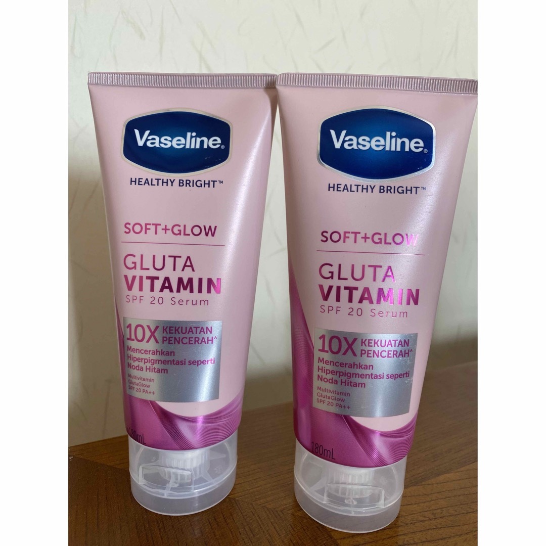 Vaseline(ヴァセリン)の2本　Vaseline Soft Glow Gluta Vitamin コスメ/美容のボディケア(ボディローション/ミルク)の商品写真