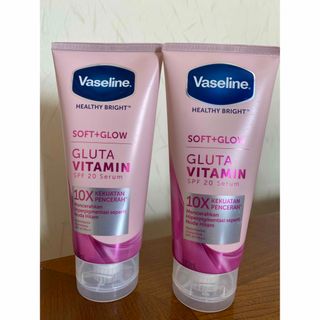 ヴァセリン(Vaseline)の2本　Vaseline Soft Glow Gluta Vitamin(ボディローション/ミルク)