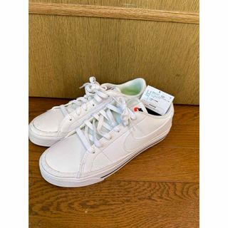 ナイキ(NIKE)の【新品】ナイキ レガシー コート DH3161-101  ホワイト(スニーカー)