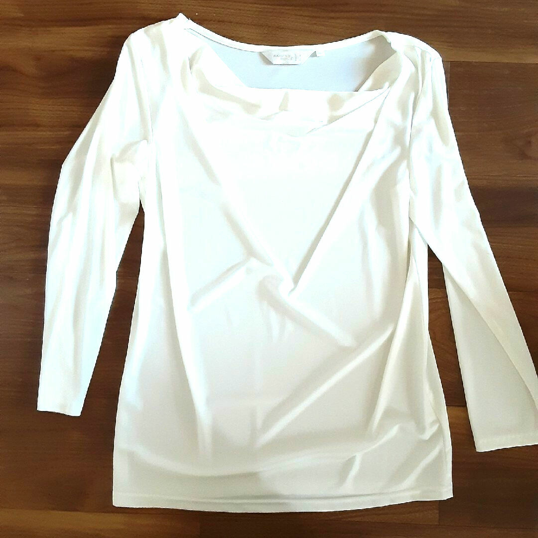 春に活躍　スーツのインナー　カットソー レディースのトップス(Tシャツ(長袖/七分))の商品写真