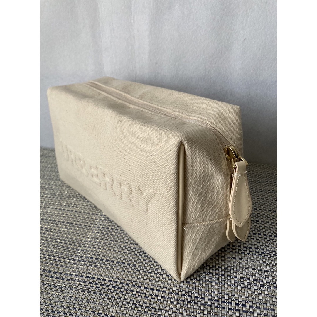 BURBERRY(バーバリー)の【BURBERRY】バーバリー ノベルティポーチ アイボリー【新品未使用】 レディースのファッション小物(ポーチ)の商品写真