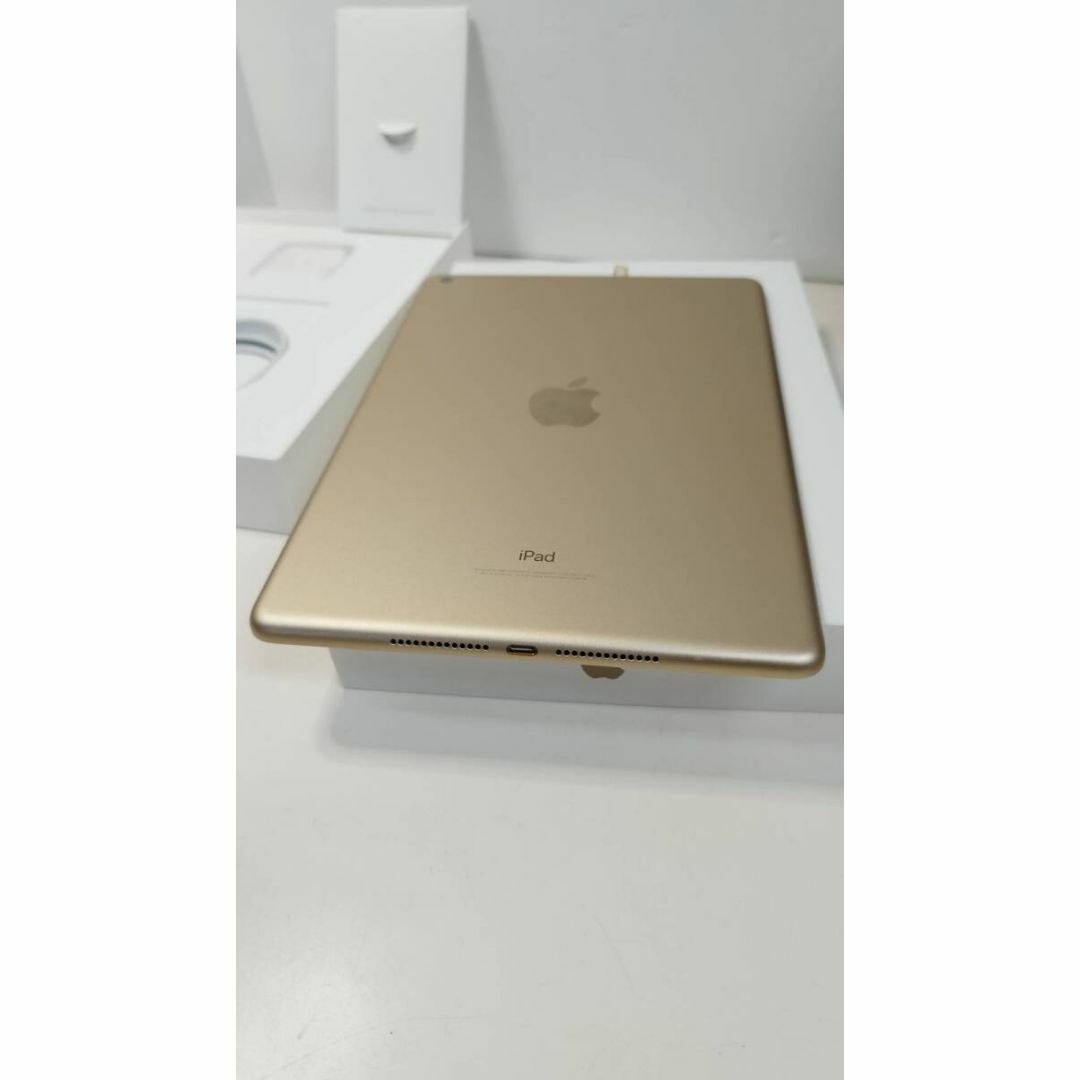 Apple(アップル)の【Wi-Fiモデル】iPad 第5世代 MPGT2J/A (A1822)32GB スマホ/家電/カメラのPC/タブレット(タブレット)の商品写真