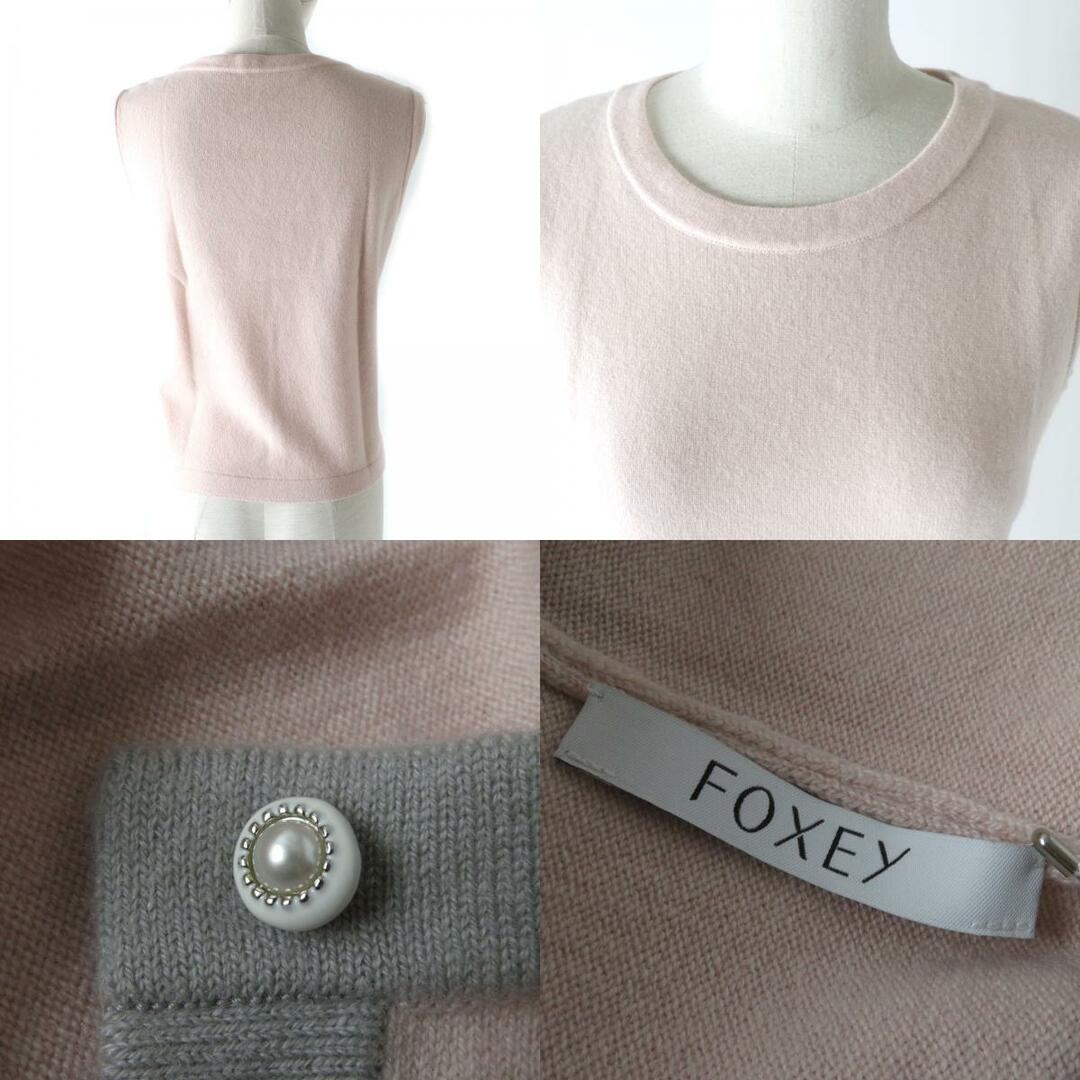 FOXEY(フォクシー)の未使用品 FOXEY フォクシー 40381 Cashmere Twin カシミヤ Fパールボタン付 キャミ＋カーディガン 2点SET アンサンブル ピンク×グレー S 日本製 正規品 レディース レディースのトップス(アンサンブル)の商品写真