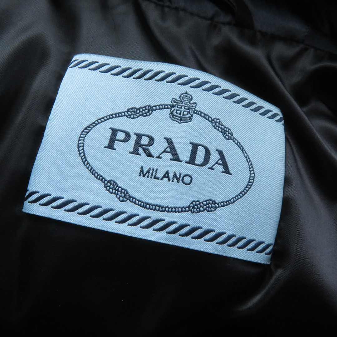 PRADA(プラダ)の極美品 PRADA プラダ 2022年製 29E364 三角プレート・シープスキン染ファー・フード付 超ロング丈 ダウンコート ネイビー 40 正規品 レディース レディースのジャケット/アウター(ダウンコート)の商品写真