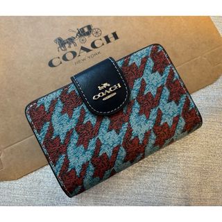 コーチ(COACH)のCOACH  二つ折り　千鳥　コーナージップ　プリント　財布　未使用品(財布)