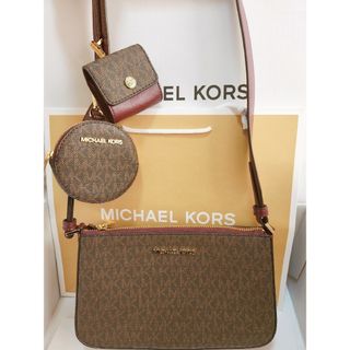 マイケルコース(Michael Kors)のJET SET TRAVEL クロスボディw/テックアクセサリーMKシグネチャー(ボディバッグ/ウエストポーチ)