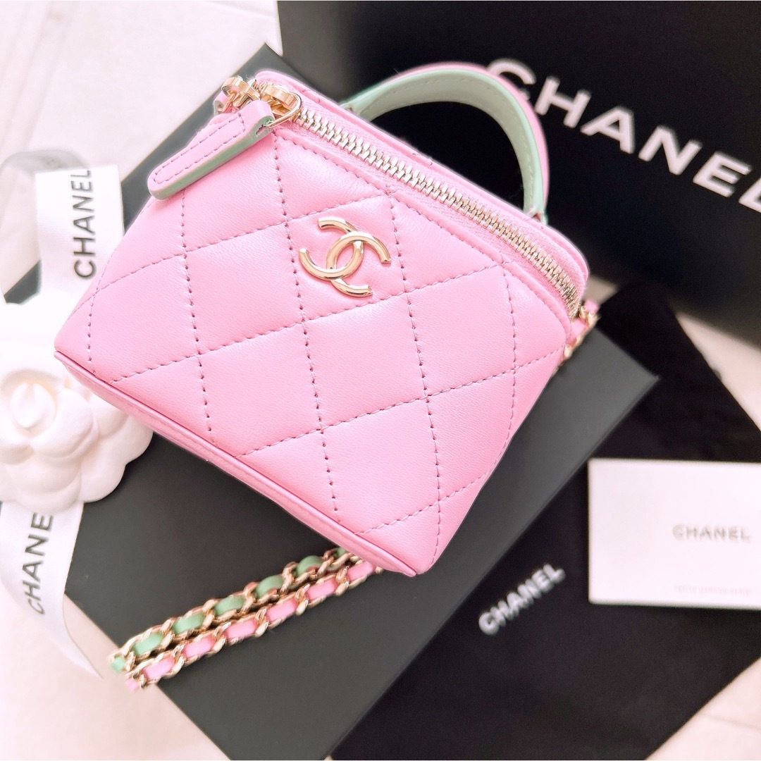 CHANEL(シャネル)のCHANEL バニティバッグ　バイカラー　ラムスキン　チェーンショルダー レディースのバッグ(ショルダーバッグ)の商品写真