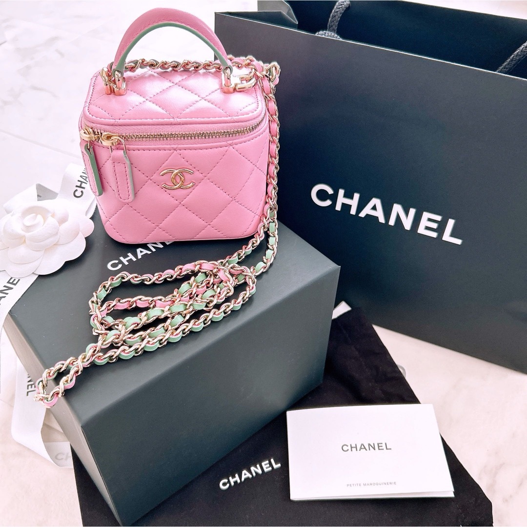 CHANEL(シャネル)のCHANEL バニティバッグ　バイカラー　ラムスキン　チェーンショルダー レディースのバッグ(ショルダーバッグ)の商品写真