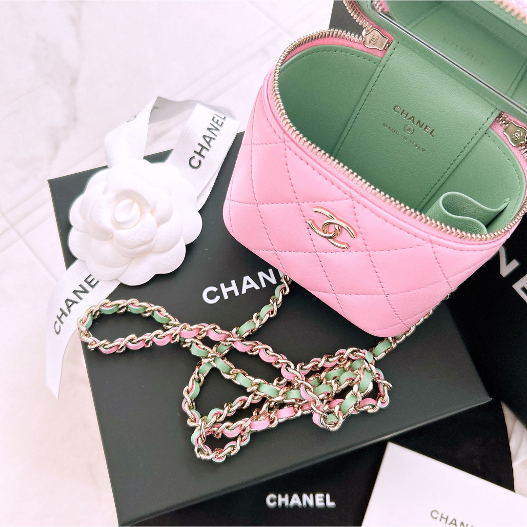 CHANEL(シャネル)のCHANEL バニティバッグ　バイカラー　ラムスキン　チェーンショルダー レディースのバッグ(ショルダーバッグ)の商品写真