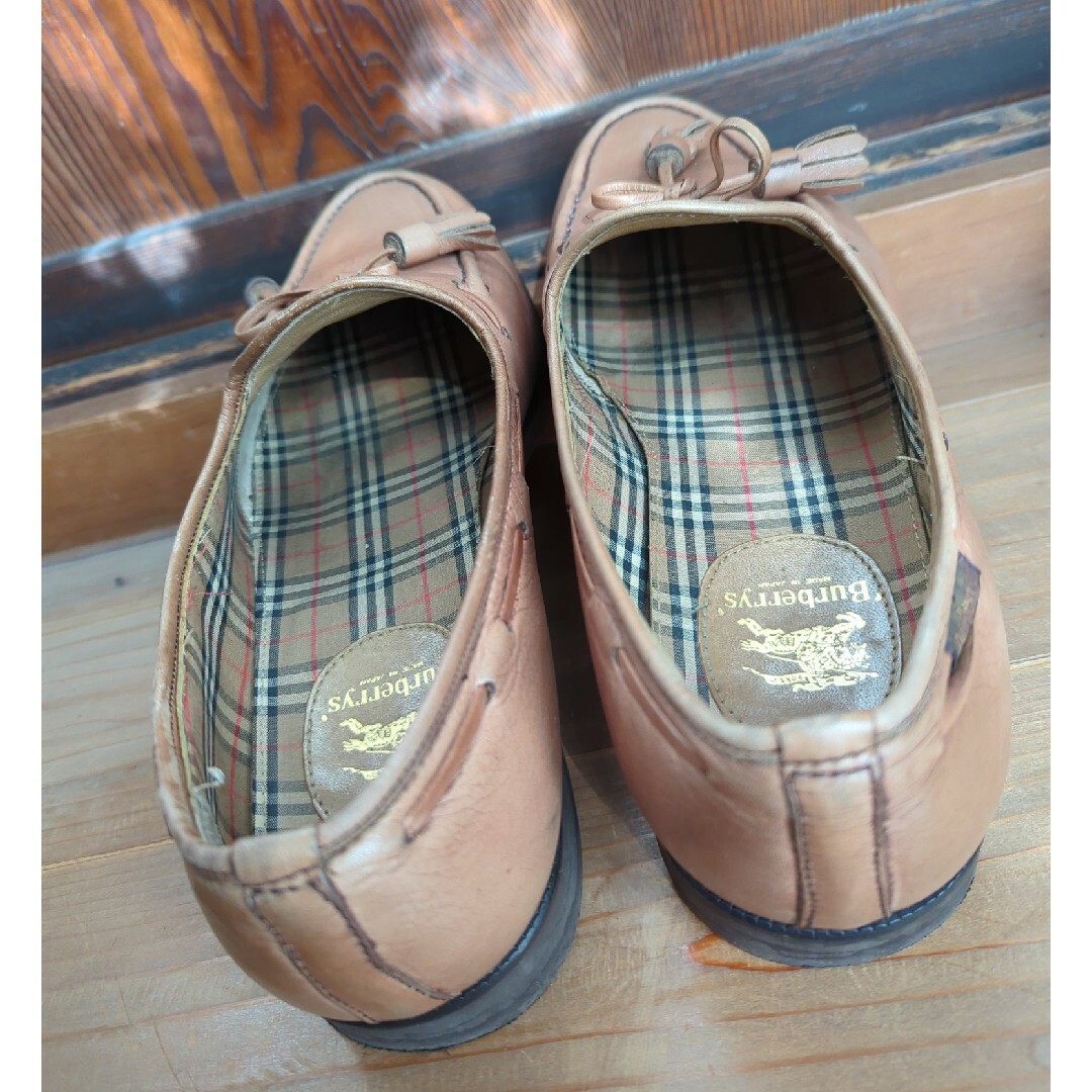 BURBERRY(バーバリー)のBURBERRY　ローファー　ベージュ レディースの靴/シューズ(ローファー/革靴)の商品写真