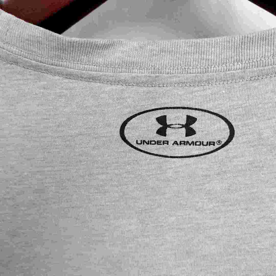 UNDER ARMOUR(アンダーアーマー)のメンズ  Tシャツ(半袖/袖無し) メンズのトップス(Tシャツ/カットソー(半袖/袖なし))の商品写真