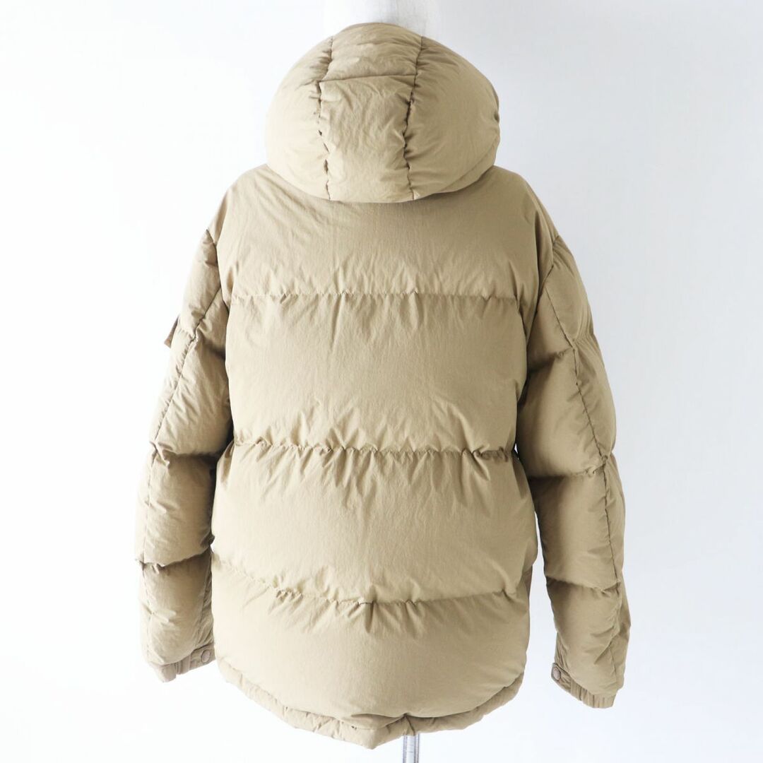 MONCLER(モンクレール)の極美品◎正規品 MONCLER モンクレール 20-21AW BADYMORE レディース フード・ワッペン付 ダウンジャケット ブラウンベージュ 2 箱・タグ付 レディースのジャケット/アウター(ダウンジャケット)の商品写真