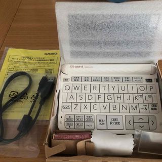 カシオ(CASIO)のカシオ電子辞書(白)＋専用ケース(黒)付き(その他)