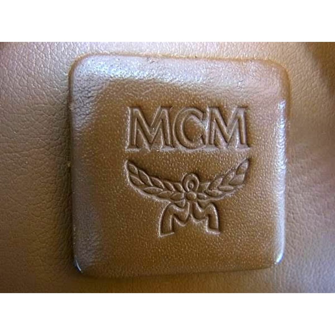 MCM(エムシーエム)の■新品同様■ MCM エムシーエム モノグラム ヴィセトス柄 レザー スタッズ リュックサック バックパック ブラック系 AX3610   レディースのバッグ(リュック/バックパック)の商品写真