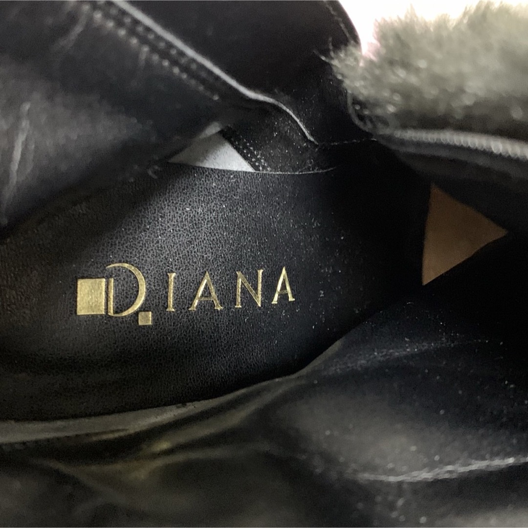 DIANA(ダイアナ)の【美品】DIANA スエード サイドジップ ショートブーツ フェイクファー レディースの靴/シューズ(ブーツ)の商品写真