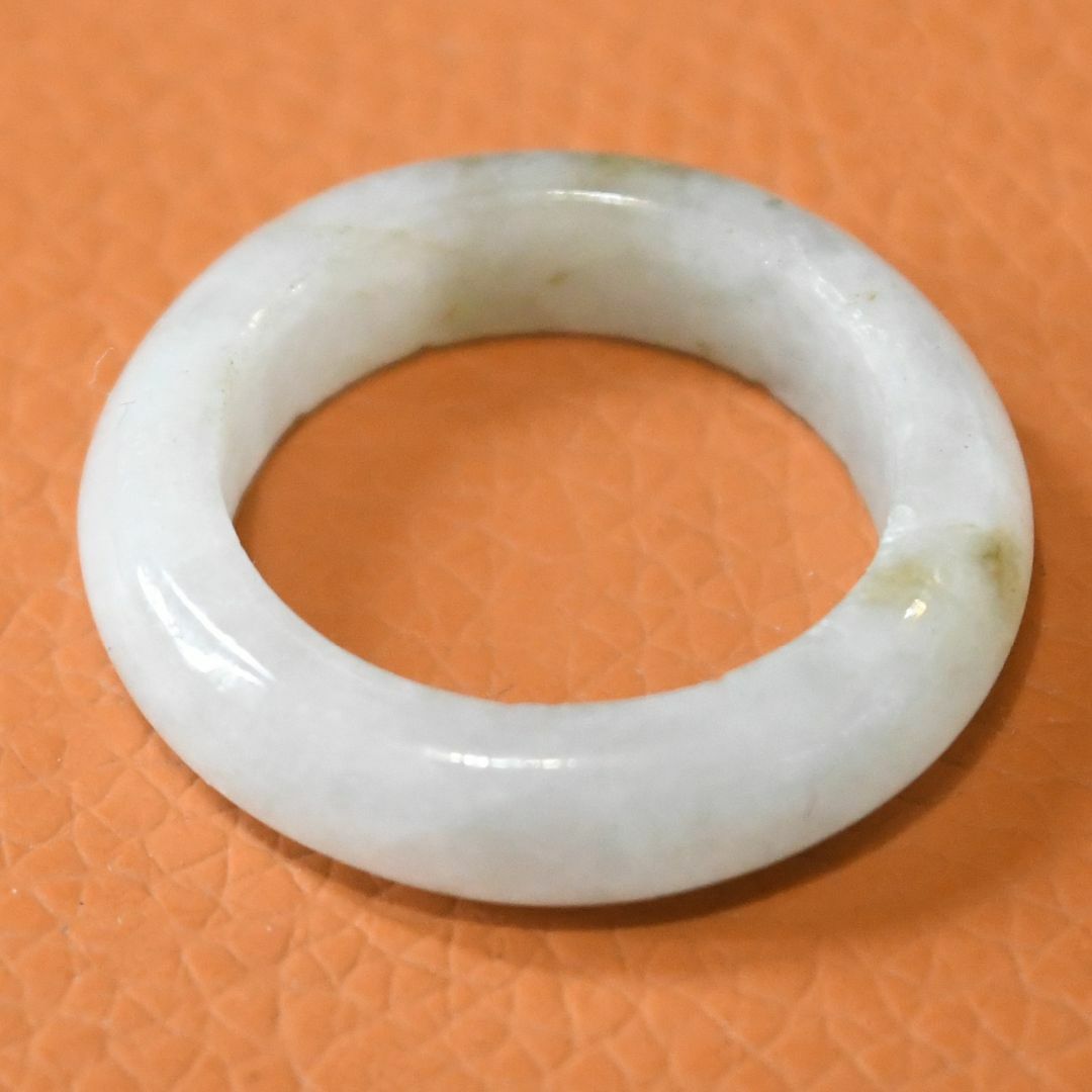 J1187　ヒスイ　翡翠　リング　指輪　15.5号　ミャンマー　ジェイド　 レディースのアクセサリー(リング(指輪))の商品写真
