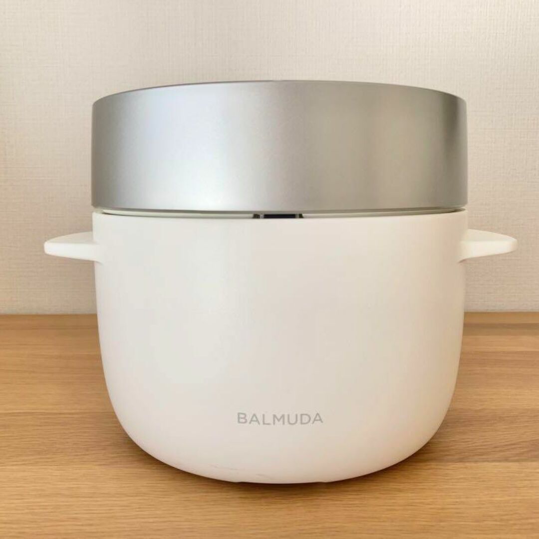 BALMUDA(バルミューダ)のバルミューダ（BALMUDA）炊飯器 ホワイト 3合炊き K03A スマホ/家電/カメラの調理家電(炊飯器)の商品写真