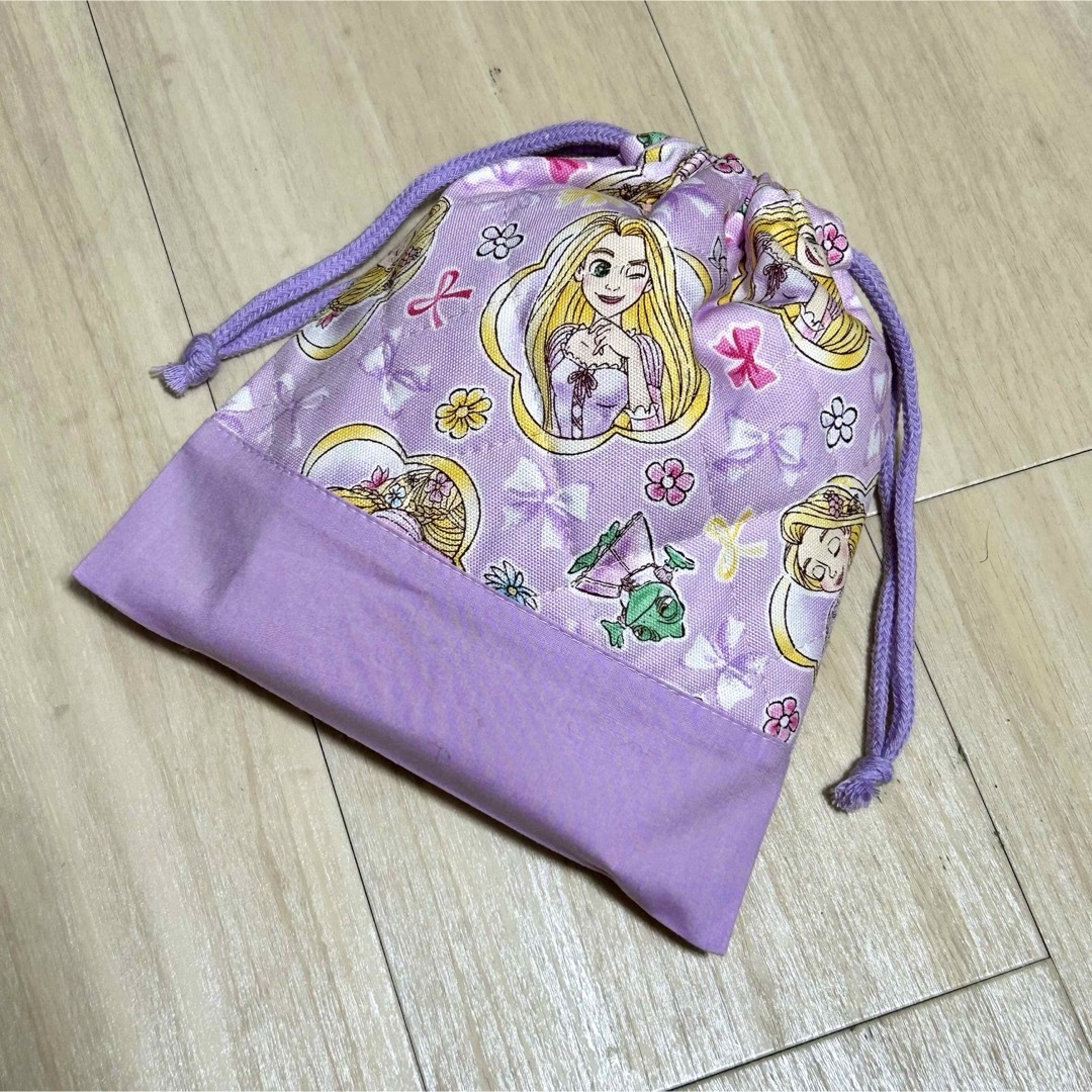 Disney(ディズニー)の新品未使用品　ラプンツェル♡コップ袋　20x18cm 給食袋 キッズ/ベビー/マタニティの外出/移動用品(その他)の商品写真