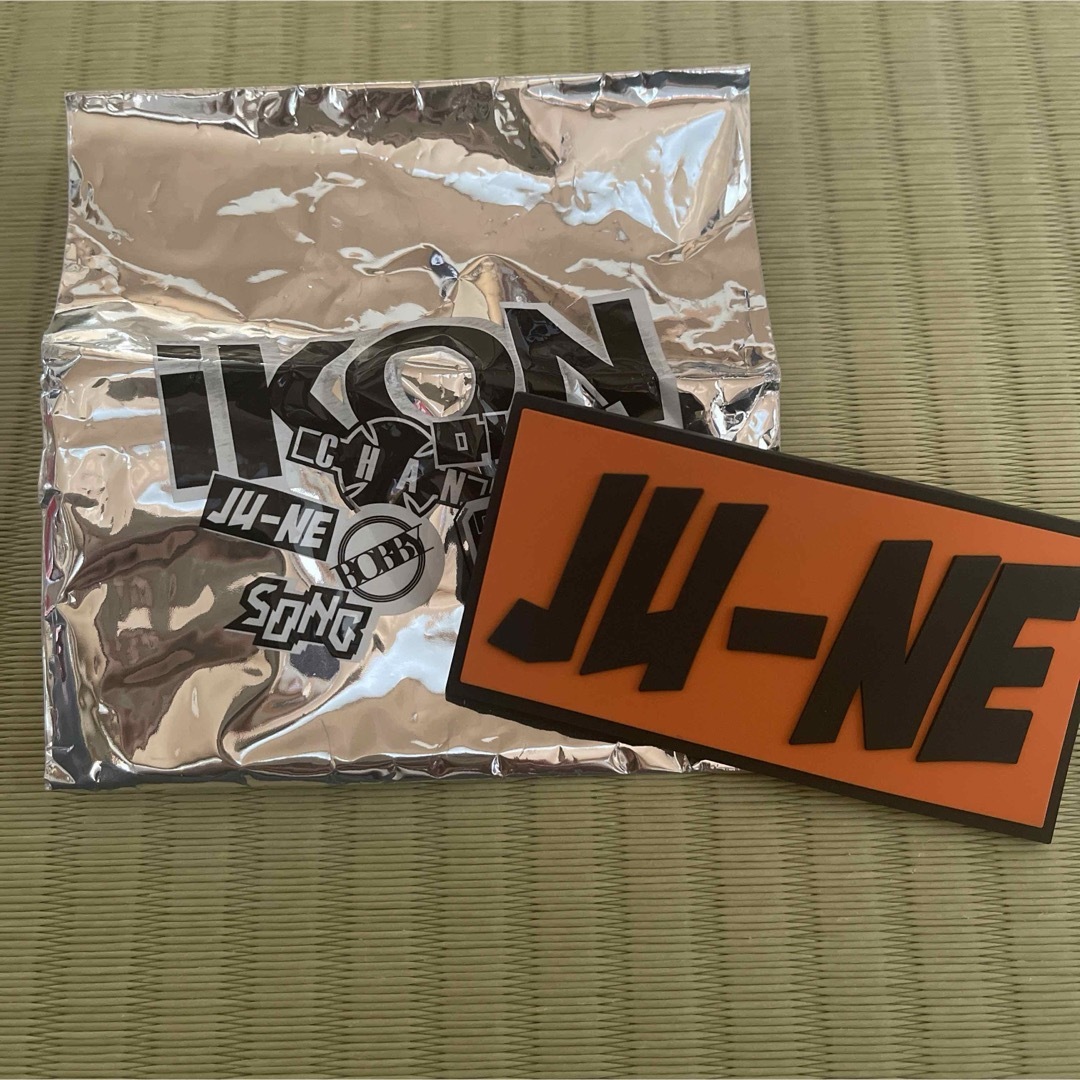 iKON(アイコン)のiKON ラバーバッジ　JU-NE エンタメ/ホビーのCD(K-POP/アジア)の商品写真