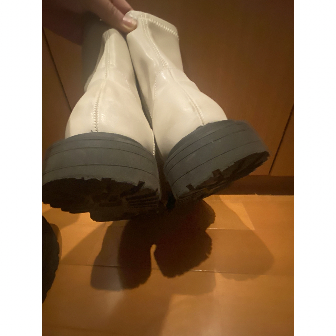 GU(ジーユー)のベージュ　ショートブーツ レディースの靴/シューズ(ブーツ)の商品写真
