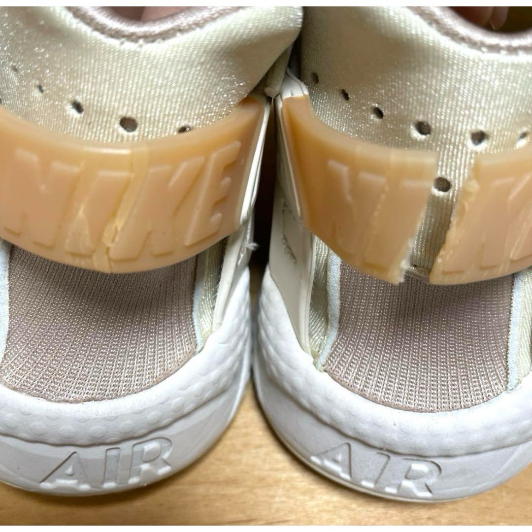 NIKE(ナイキ)の【美品】NIKEウィメンズ　23cmエアハラチ　カジュアルシューズ レディースの靴/シューズ(スニーカー)の商品写真