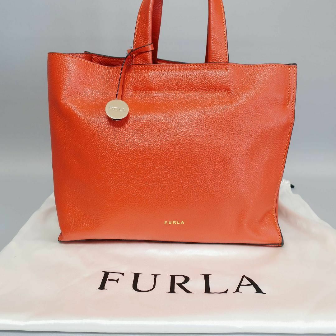 Furla(フルラ)の正規美品 フルラ FURLA トートバッグ 三層 大容量 チャーム オレンジ 袋 レディースのバッグ(トートバッグ)の商品写真