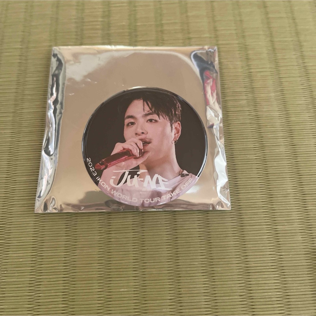 iKON(アイコン)のiKON ラキドロ　缶バッジ　JU-NE エンタメ/ホビーのCD(K-POP/アジア)の商品写真