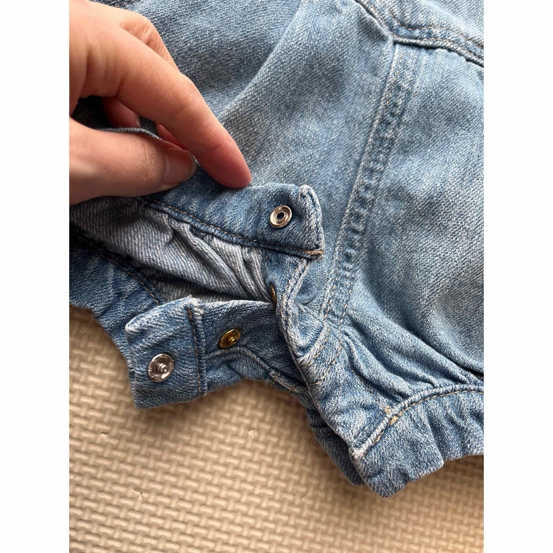 babyGAP(ベビーギャップ)のbabyGAP デニムサロペット & 襟付きボディスーツ 3-6months キッズ/ベビー/マタニティのベビー服(~85cm)(カバーオール)の商品写真