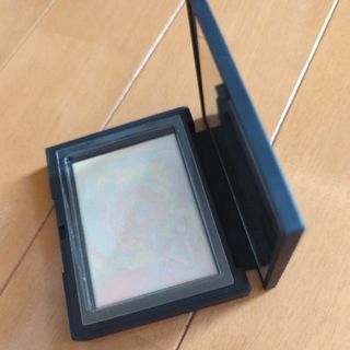 ナーズ(NARS)のNARS ライト リフレクティング プリズマティック パウダー 10g #Mo…(フェイスパウダー)