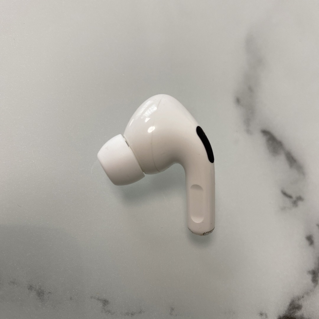 Apple(アップル)のAirPodspro 第1世代の左耳 スマホ/家電/カメラのオーディオ機器(ヘッドフォン/イヤフォン)の商品写真