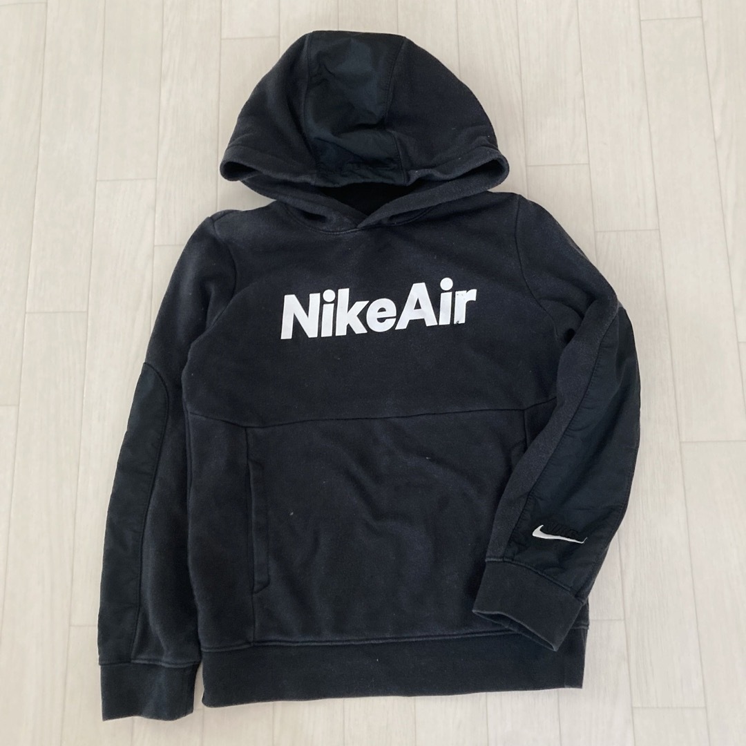 NIKE(ナイキ)のNIKE ナイキ　パーカー　140  スウェット　トレーナー キッズ/ベビー/マタニティのキッズ服男の子用(90cm~)(Tシャツ/カットソー)の商品写真