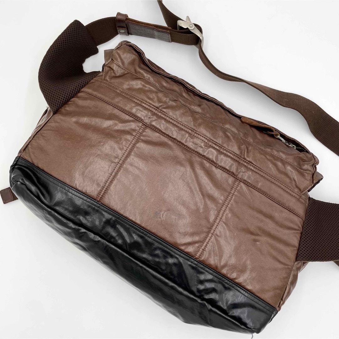 master-piece(マスターピース)のマスターピース　メッセンジャーバッグ　ショルダーバッグ　大容量　日本製　ブラウン メンズのバッグ(メッセンジャーバッグ)の商品写真