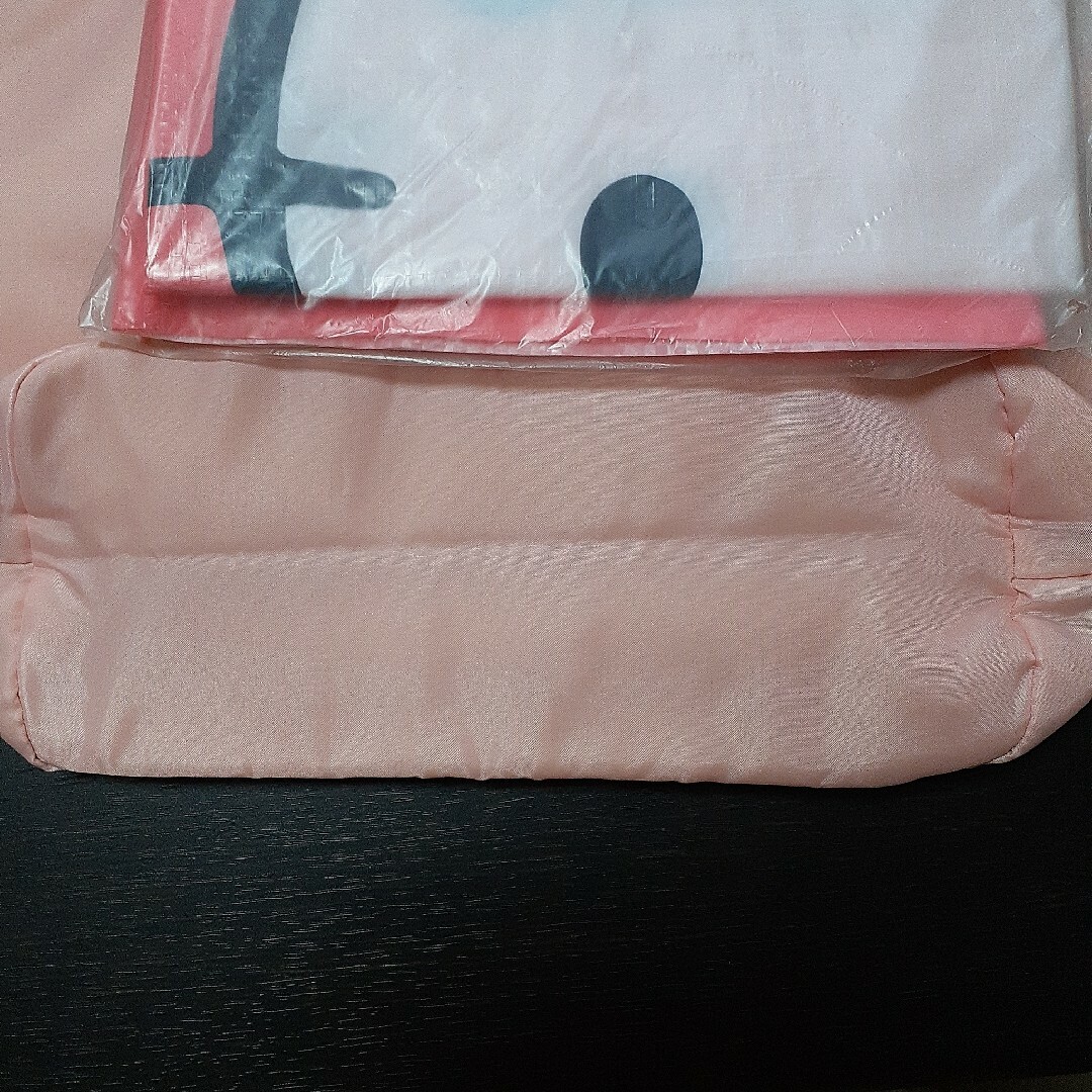 ハローキティ(ハローキティ)の未使用 KFCケンタッキー 桜ハローキティ 巾着型トートバッグとレジャーシート レディースのバッグ(トートバッグ)の商品写真