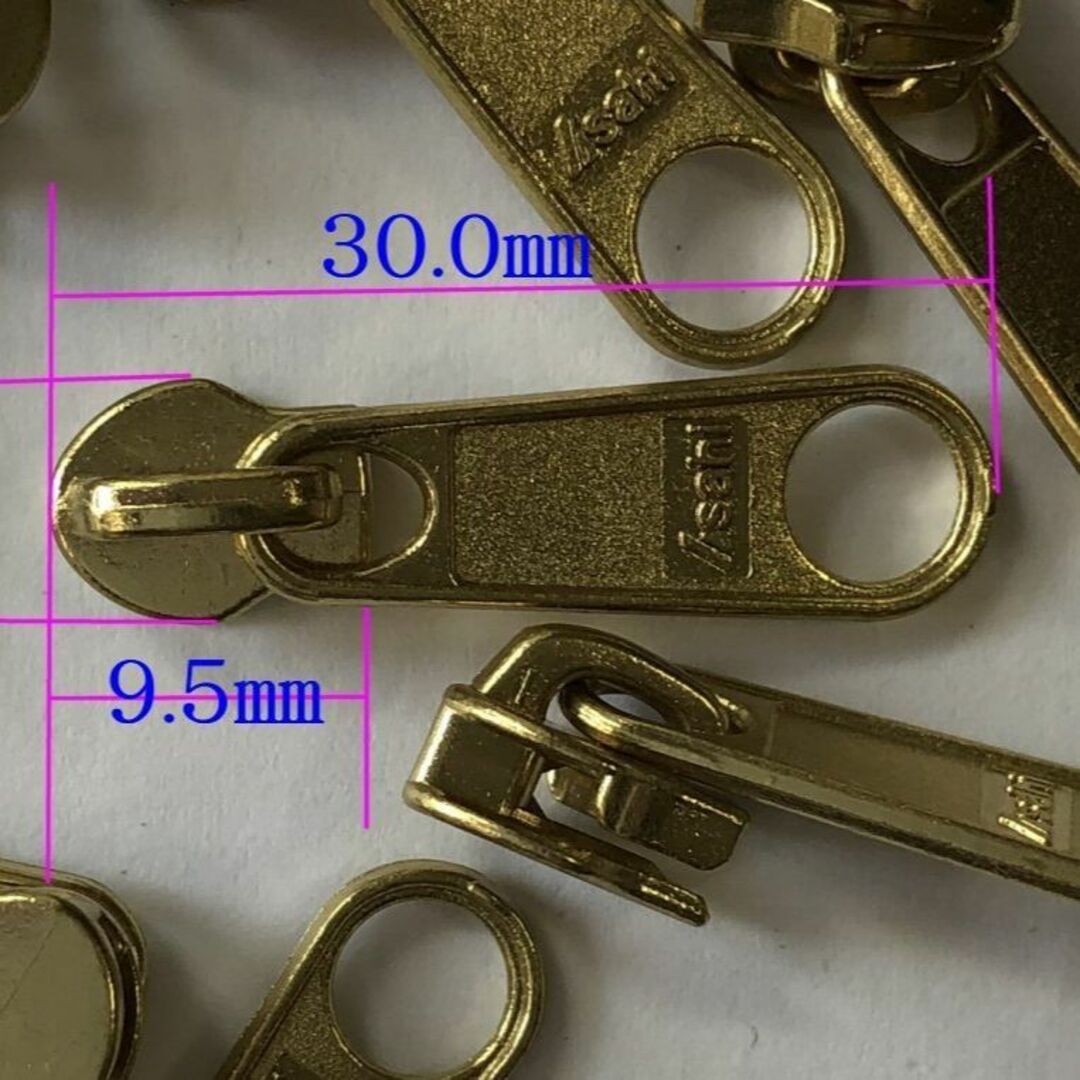 【ファスナー №06（チャックヘッド）】10個 ゴールド 引き手金具 ジッパース ハンドメイドの素材/材料(各種パーツ)の商品写真