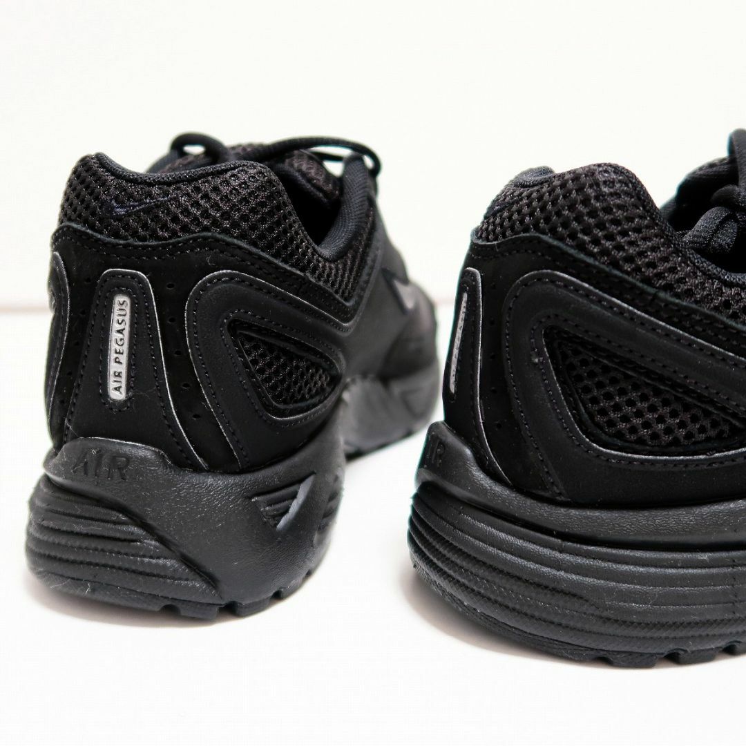 COMME des GARCONS HOMME PLUS(コムデギャルソンオムプリュス)の25 コムデギャルソン ナイキ スニーカー AIR PEGASUS 2005 黒 メンズの靴/シューズ(スニーカー)の商品写真