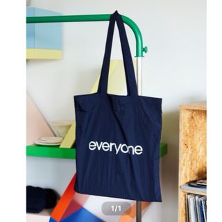 ブラック完売品 everyoneロゴ トートバッグの通販｜ラクマ