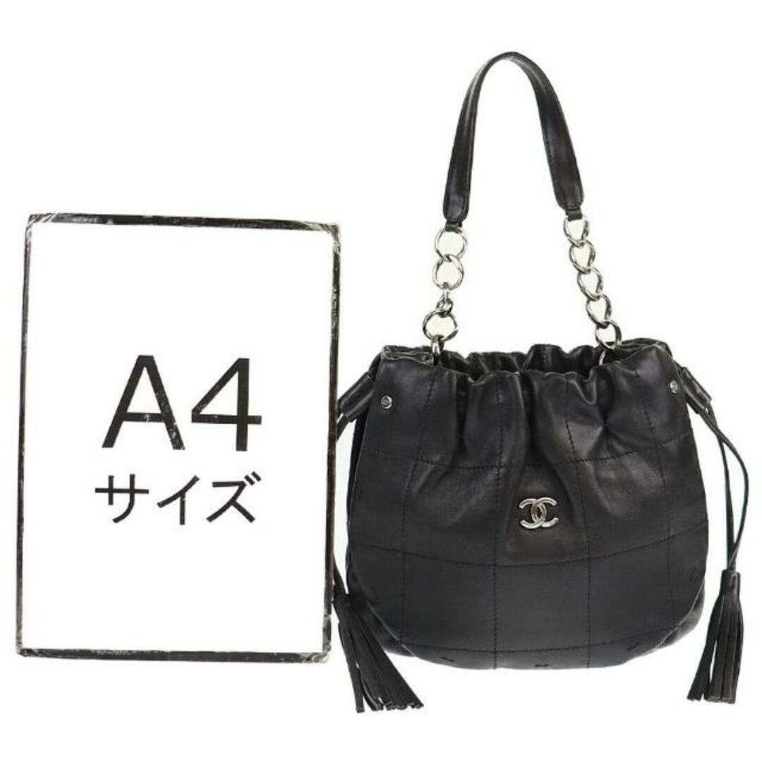 CHANEL(シャネル)のシャネル ハンドバッグ 巾着 チェーンバッグ 中古 チョコバー ココマーク ブラック レザー CHANEL 【中古】 | バック レディース ファッション 黒 鞄 ハイブランド カバン ステッチ ABランク レディースのバッグ(ハンドバッグ)の商品写真