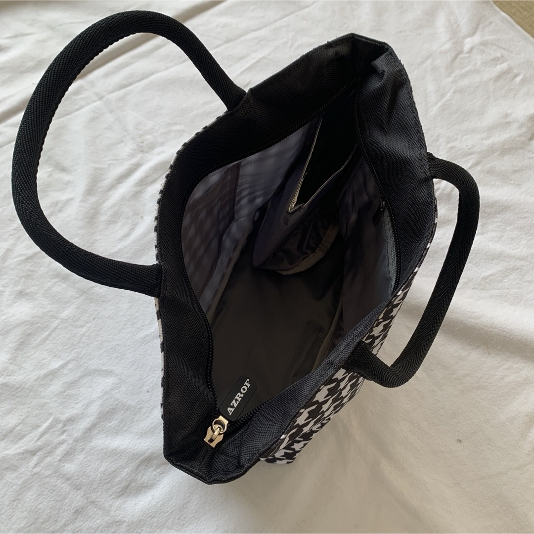 新品　AZROF★ トートバッグ　モザイク　白黒水筒入れチャック付き レディースのバッグ(トートバッグ)の商品写真