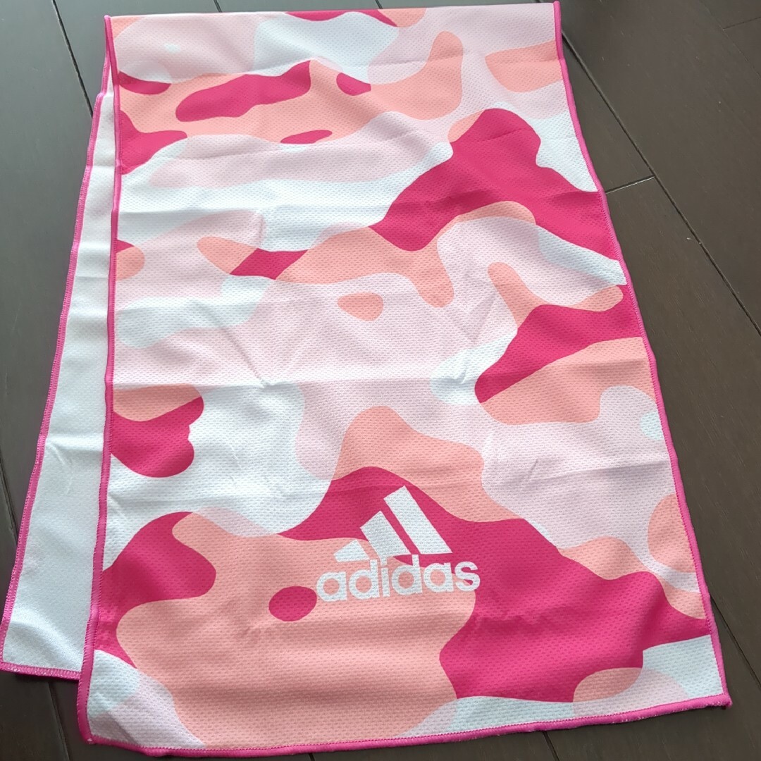 adidas(アディダス)のadidas冷感タオル２枚セット　クールタオル　アディダス スポーツ/アウトドアのトレーニング/エクササイズ(トレーニング用品)の商品写真