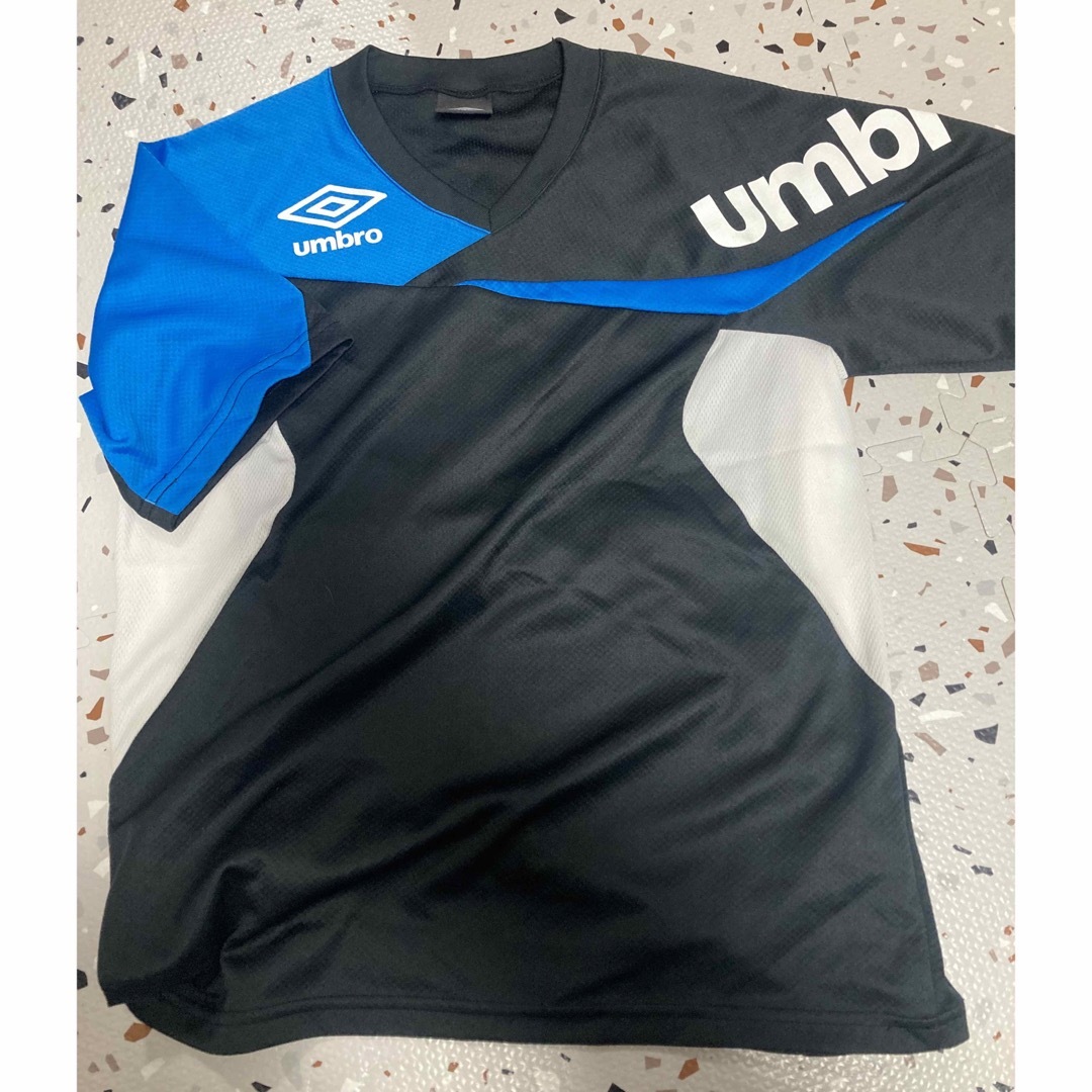 UMBRO(アンブロ)のアンブロ　サッカーウェア　半袖　2枚セット スポーツ/アウトドアのサッカー/フットサル(ウェア)の商品写真