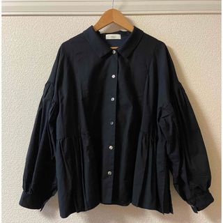 サンバレー(SUNVALLEY)の【美品】tukuroiビッグブラウス　ネイビー(シャツ/ブラウス(長袖/七分))