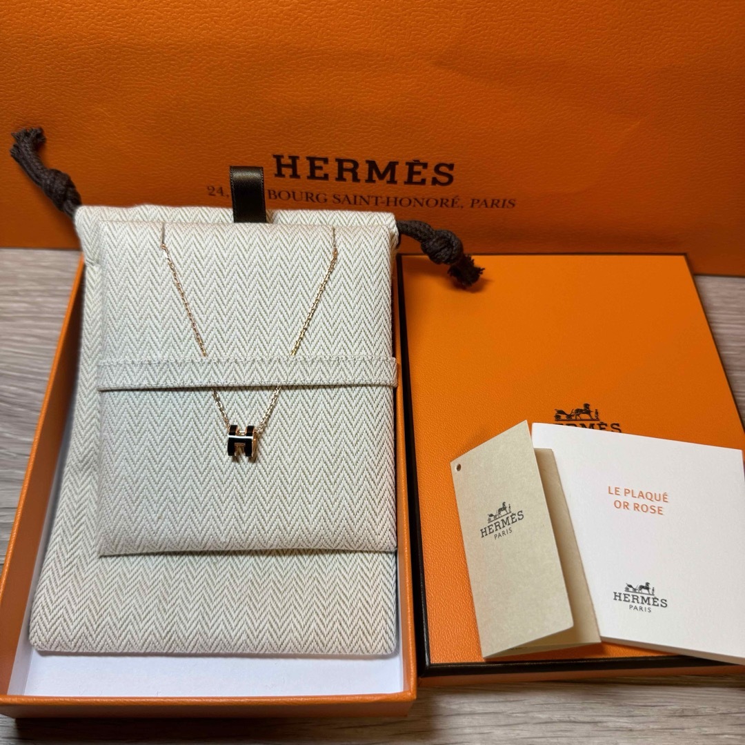 Hermes(エルメス)の【新品未使用】エルメス　ミニポップアッシュ　ネックレス　黒✖️ピンクゴールド レディースのアクセサリー(ネックレス)の商品写真