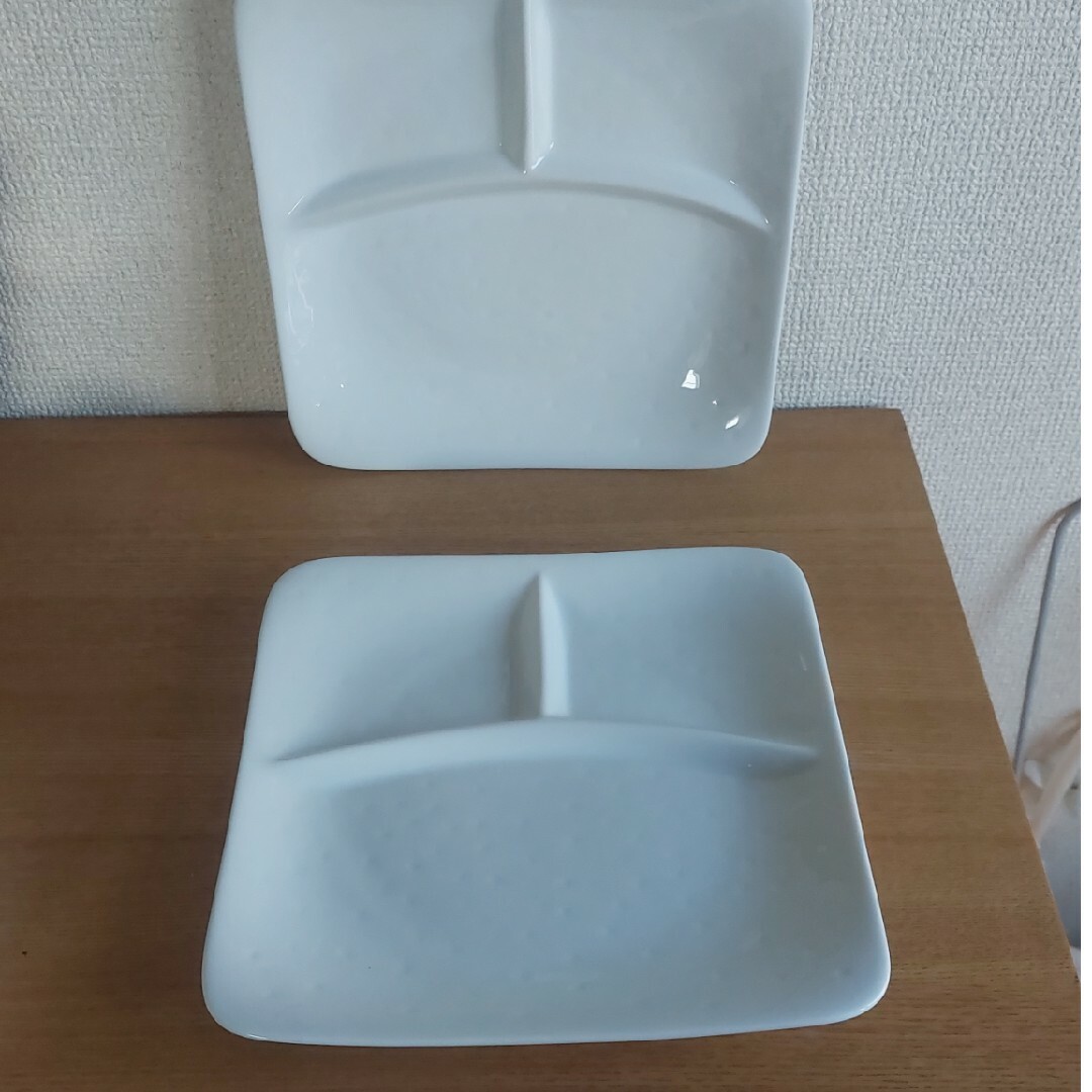 お皿仕切り付プレート美品2枚 インテリア/住まい/日用品のキッチン/食器(食器)の商品写真