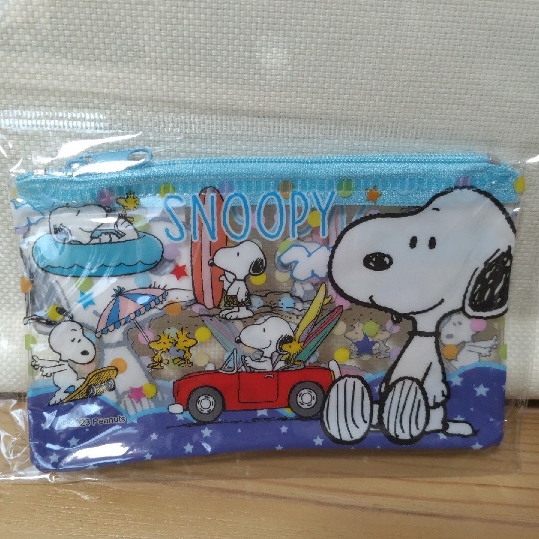 SNOOPY(スヌーピー)の新品未開封　スヌーピー　クリアポーチ　水色 エンタメ/ホビーのおもちゃ/ぬいぐるみ(キャラクターグッズ)の商品写真