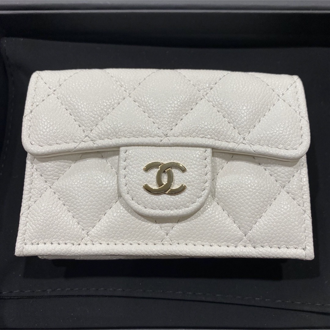 CHANEL(シャネル)の新品　シャネル クラシックスモールフラップ AP0230 三つ折り財布  正規箱 レディースのファッション小物(財布)の商品写真