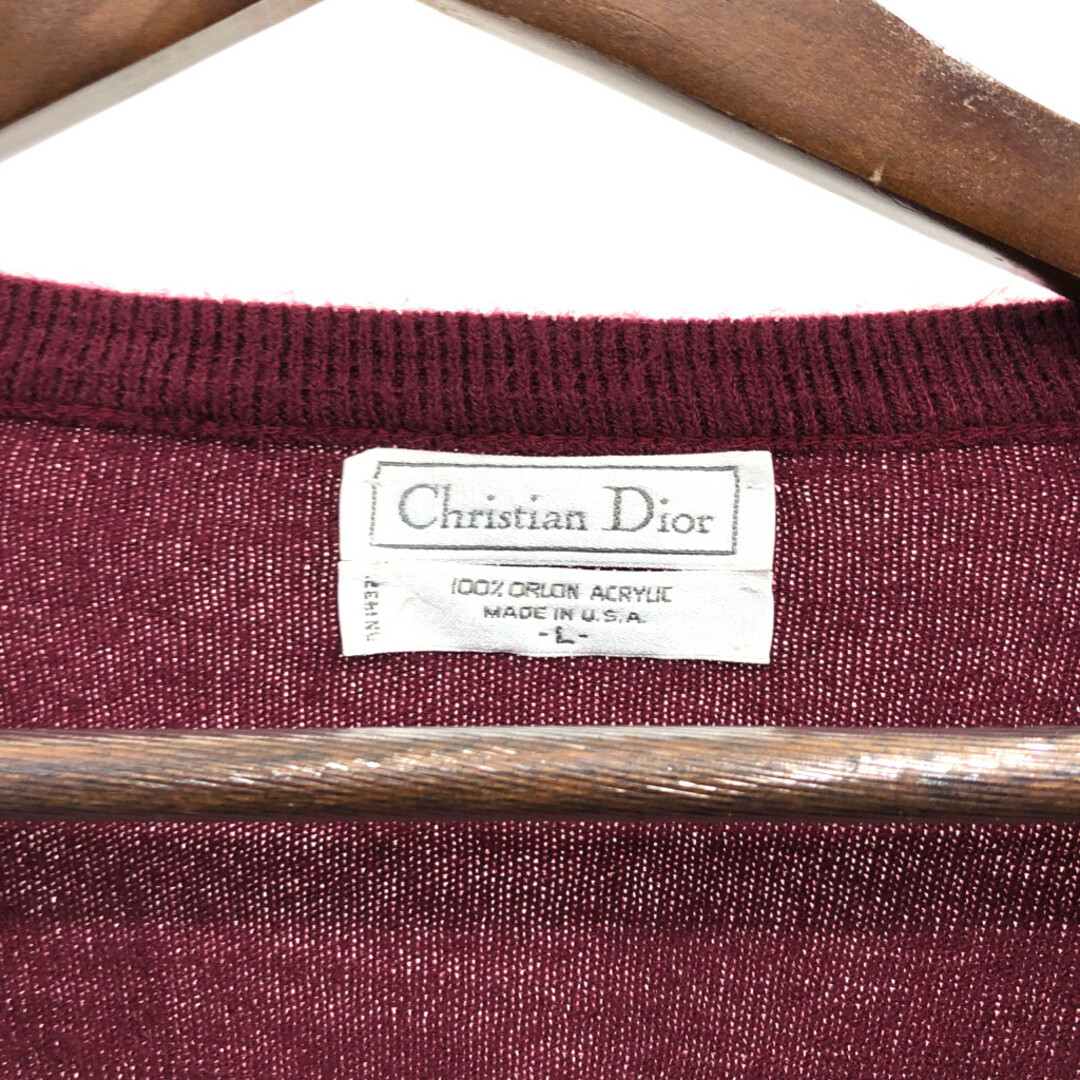 Christian Dior(クリスチャンディオール)のUSA製 Christian Dior クリスチャン ディオール Vネック セーター ワンポイントロゴ ワインレッド (レディース L) 中古 古着 P8668 レディースのトップス(ニット/セーター)の商品写真