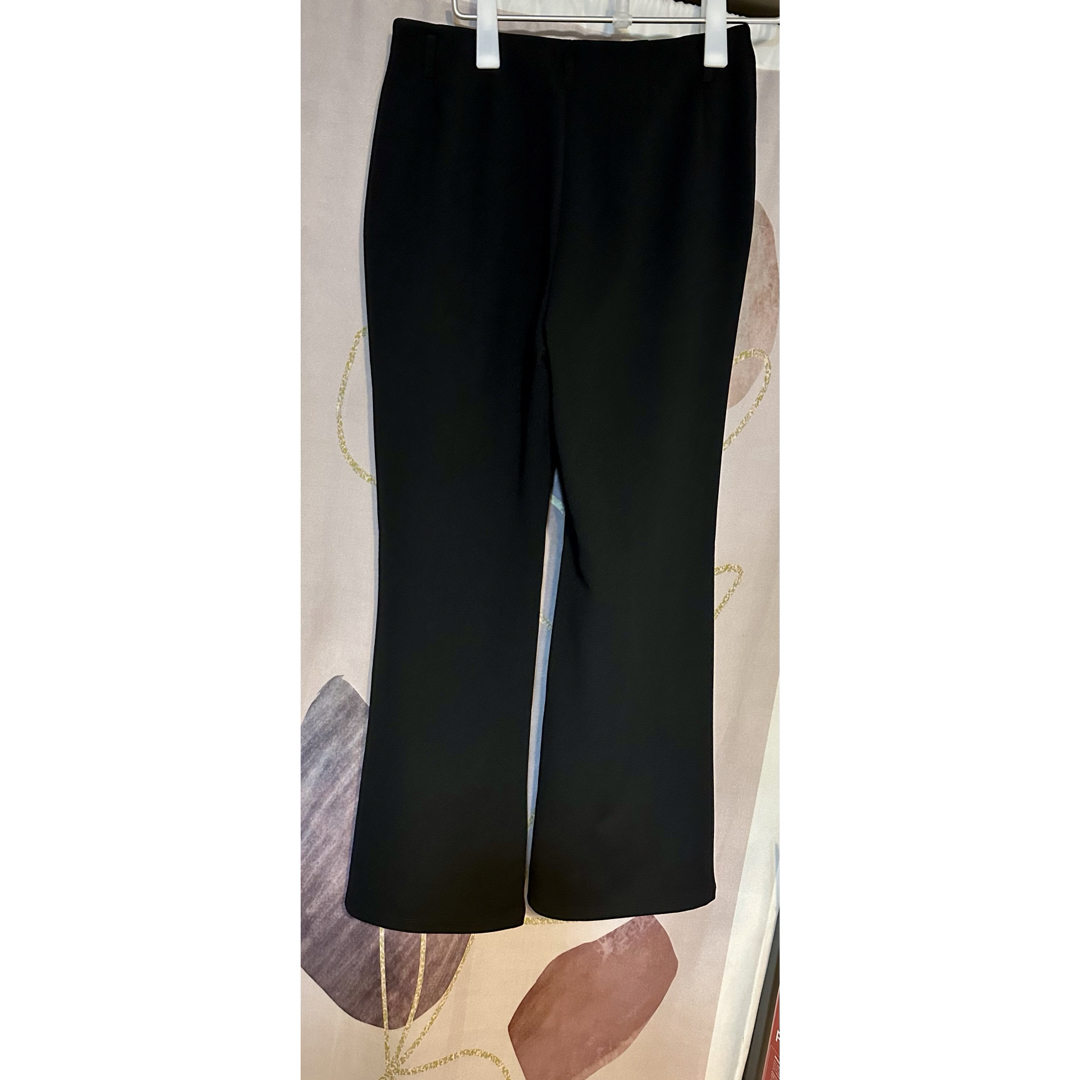 GU(ジーユー)の新品未使用 ジーユー フレアスラックス ブーツカットパンツ ブラック レディースのパンツ(カジュアルパンツ)の商品写真